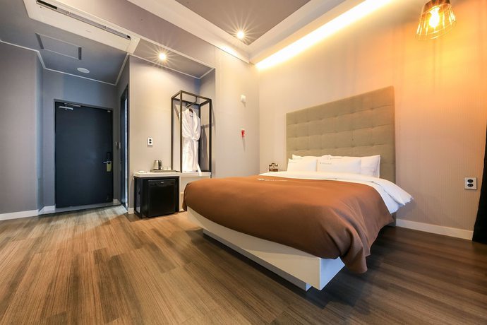 Imagen de la habitación del Hotel Merrymud. Foto 8