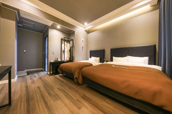 Imagen de la habitación del Hotel Merrymud. Foto 10