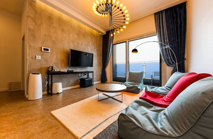 Imagen de la habitación del Hotel Merrymud. Foto 11