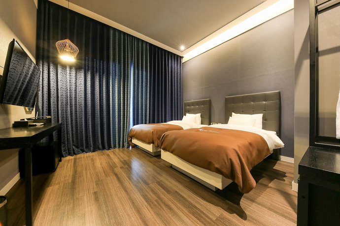 Imagen de la habitación del Hotel Merrymud. Foto 14