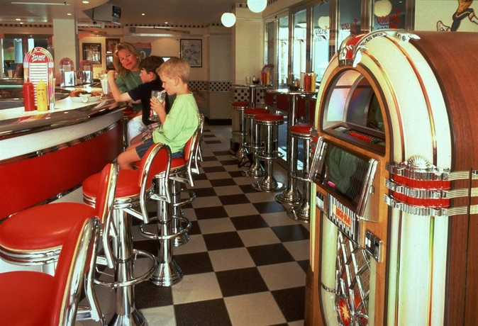 Imagen del bar/restaurante del Hotel Merton. Foto 3