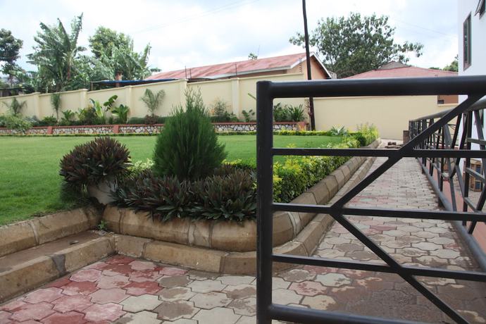 Imagen de los exteriores del Hotel Merves. Foto 13