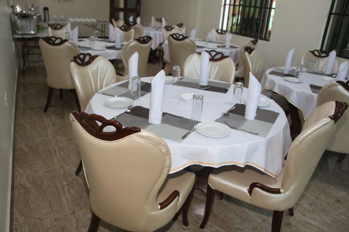Imagen del bar/restaurante del Hotel Merves. Foto 6
