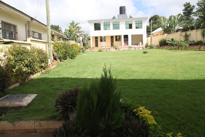 Imagen de los exteriores del Hotel Merves. Foto 14