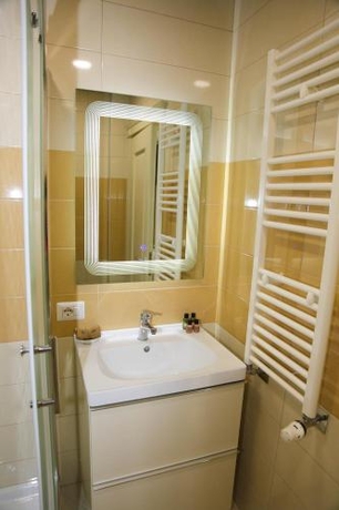 Imagen de la habitación del Hotel Mervin. Foto 7