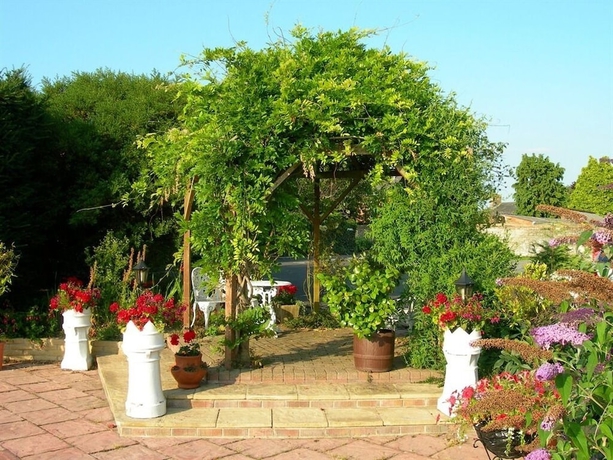 Imagen de los exteriores del Hotel Meryan House. Foto 13