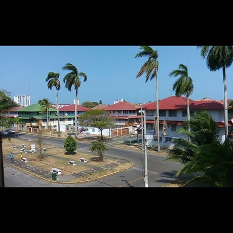 Imagen de los exteriores del Hotel Meryland, Col&oacute;n. Foto 8