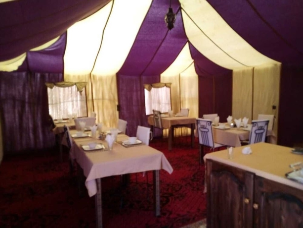 Imagen del bar/restaurante del Hotel Merzouga Camp Nomad. Foto 2
