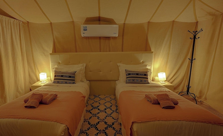 Imagen de la habitación del Hotel Merzouga Desert Camp. Foto 11
