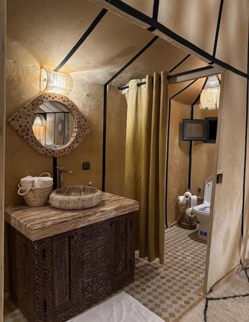 Imagen de la habitación del Hotel Merzouga VIP Luxury Camp. Foto 8