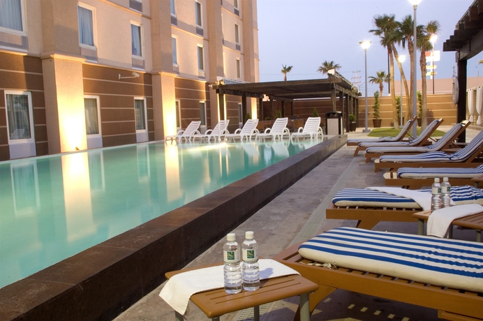 Imagen de la piscina del Hotel Mesaluna Near American Consulate. Foto 16