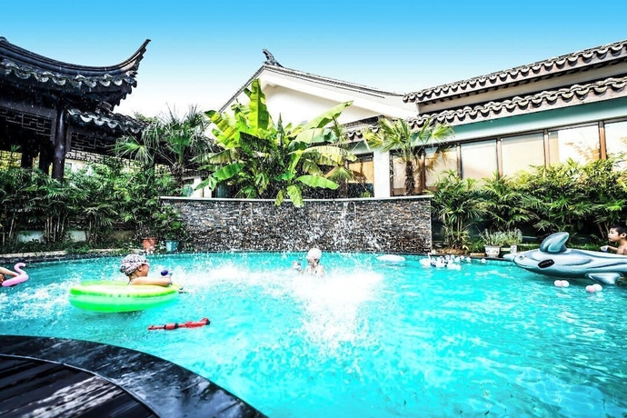 Imagen de la piscina del Hotel Meshee Sezen Suzhou. Foto 16