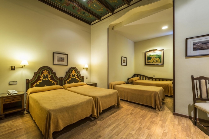 Imagen de la habitación del Hotel Mesón Castilla Atiram. Foto 7