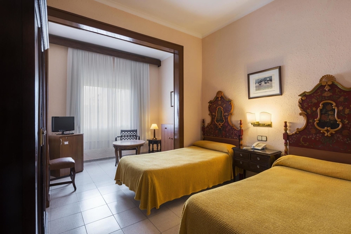 Imagen de la habitación del Hotel Mesón Castilla Atiram. Foto 8