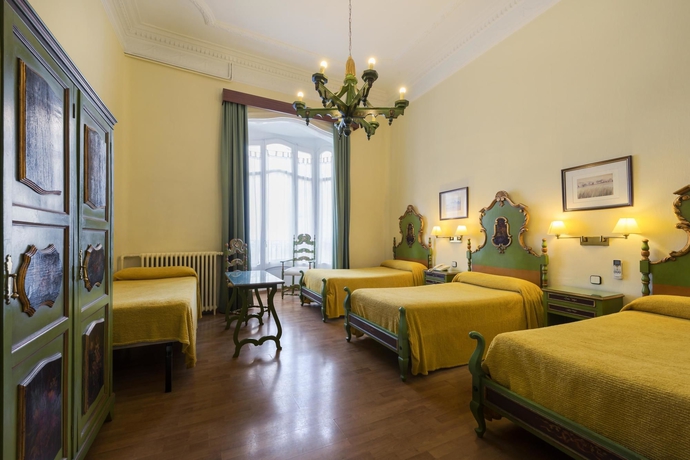 Imagen de la habitación del Hotel Mesón Castilla Atiram. Foto 9