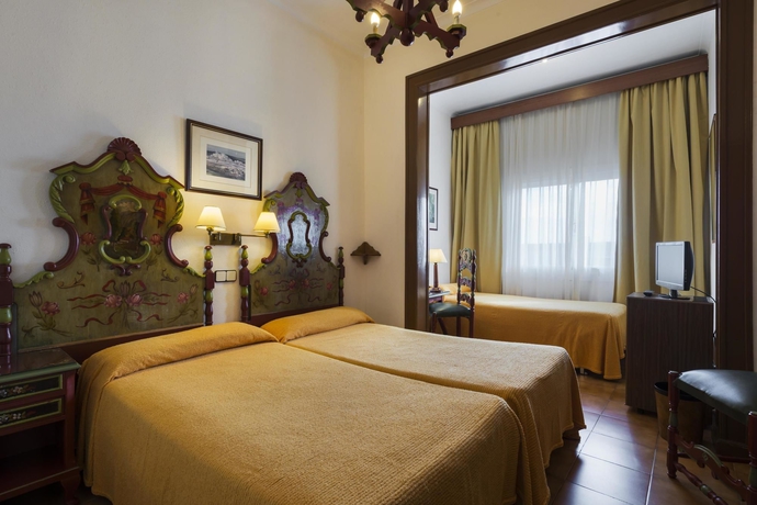 Imagen de la habitación del Hotel Mesón Castilla Atiram. Foto 10