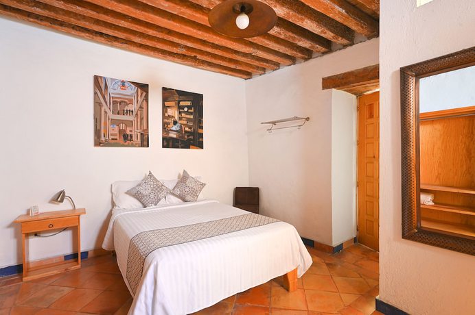 Imagen de la habitación del Hotel Mes&oacute;n Cu&eacute;vano. Foto 5