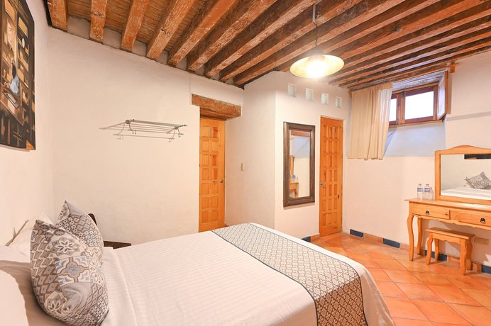 Imagen de la habitación del Hotel Mes&oacute;n Cu&eacute;vano. Foto 7