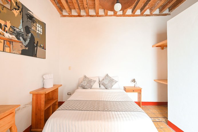 Imagen de la habitación del Hotel Mes&oacute;n Cu&eacute;vano. Foto 10