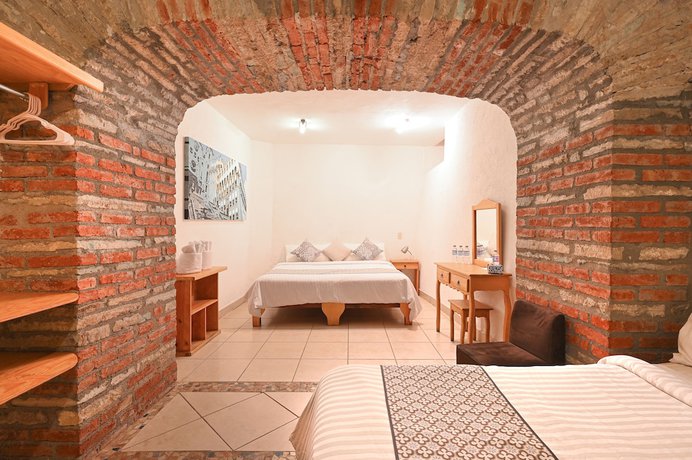 Imagen de la habitación del Hotel Mes&oacute;n Cu&eacute;vano. Foto 15