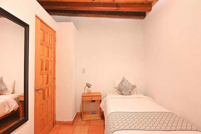 Imagen de la habitación del Hotel Mes&oacute;n Cu&eacute;vano. Foto 16