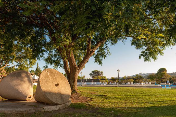 Imagen de los exteriores del Hotel Mesón De La Molinera. Foto 13