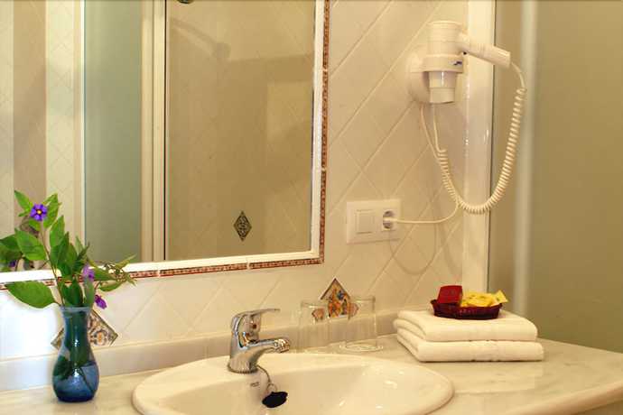 Imagen de la habitación del Hotel Mesón De La Molinera. Foto 10