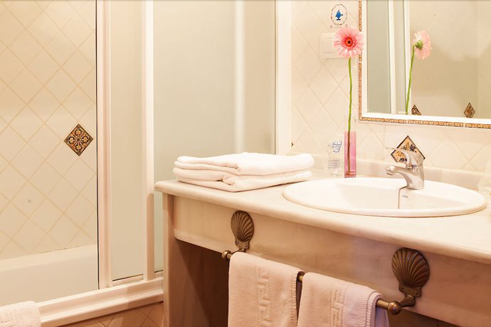 Imagen de la habitación del Hotel Mesón De La Molinera. Foto 11