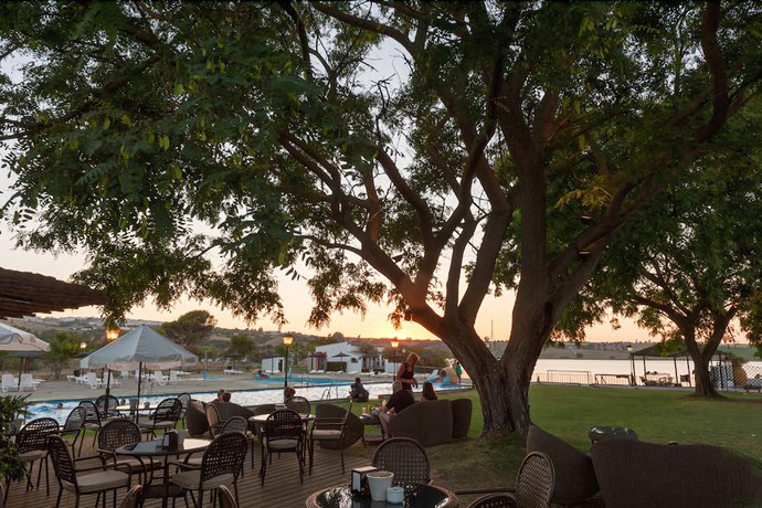 Imagen de los exteriores del Hotel Mesón De La Molinera. Foto 15