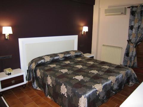 Imagen de la habitación del Hotel Mesón De L'ainsa. Foto 6