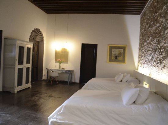 Imagen general del Hotel Mesón De Santa Rosa Luxury. Foto 4