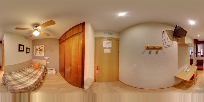 Imagen de la habitación del Hotel Mesón Del Barro. Foto 10