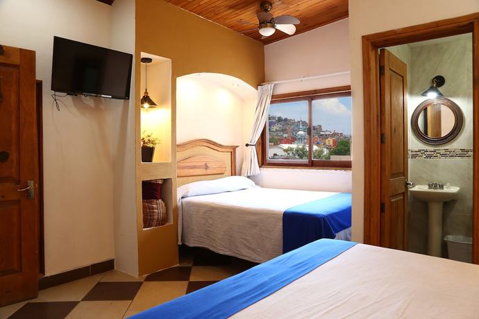 Imagen de la habitación del Hotel Mes&oacute;n de Juan Valle. Foto 13