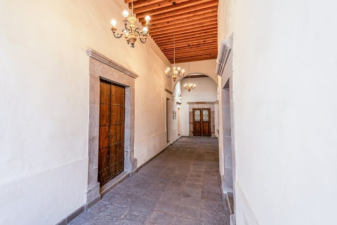 Imagen general del Hotel Mes&oacute;n de Sara. Foto 1