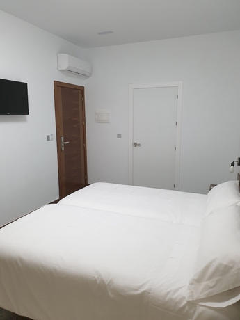 Imagen de la habitación del Hotel Mes&oacute;n-Hostal La Caba&ntilde;a. Foto 3