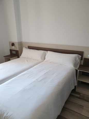 Imagen de la habitación del Hotel Mes&oacute;n-Hostal La Caba&ntilde;a. Foto 4