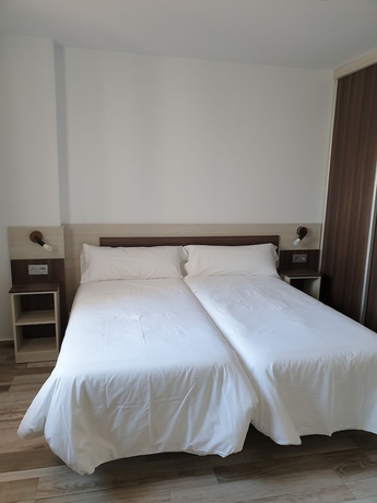 Imagen de la habitación del Hotel Mes&oacute;n-Hostal La Caba&ntilde;a. Foto 5