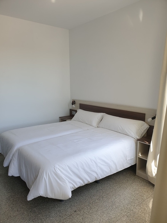 Imagen de la habitación del Hotel Mes&oacute;n-Hostal La Caba&ntilde;a. Foto 8