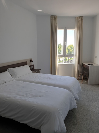 Imagen de la habitación del Hotel Mes&oacute;n-Hostal La Caba&ntilde;a. Foto 10