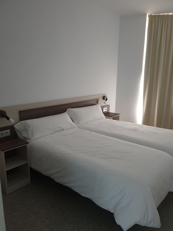 Imagen de la habitación del Hotel Mes&oacute;n-Hostal La Caba&ntilde;a. Foto 11