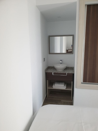 Imagen de la habitación del Hotel Mes&oacute;n-Hostal La Caba&ntilde;a. Foto 13
