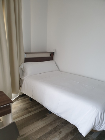 Imagen de la habitación del Hotel Mes&oacute;n-Hostal La Caba&ntilde;a. Foto 14