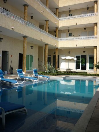 Imagen de la piscina del Hotel Meson De La Rivera. Foto 19