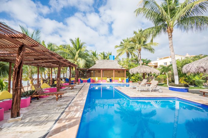 Imagen de la piscina del Hotel Meson De Mita. Foto 17