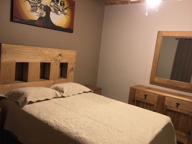 Imagen de la habitación del Hotel Meson Del Conde. Foto 13
