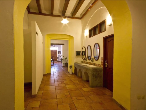 Imagen de los interiores del Hotel Meson Del Mar. Foto 15