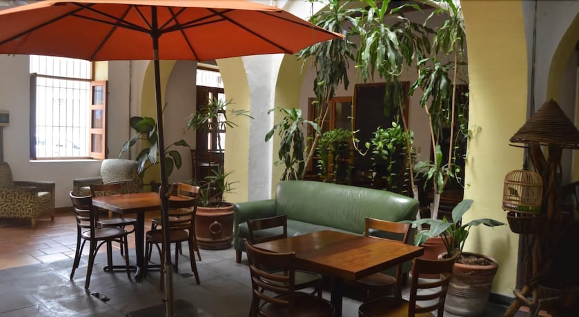 Imagen de los interiores del Hotel Meson Del Mar. Foto 18