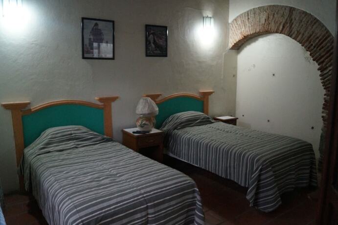 Imagen de la habitación del Hotel Meson Del Pe&ntilde;asco. Foto 20