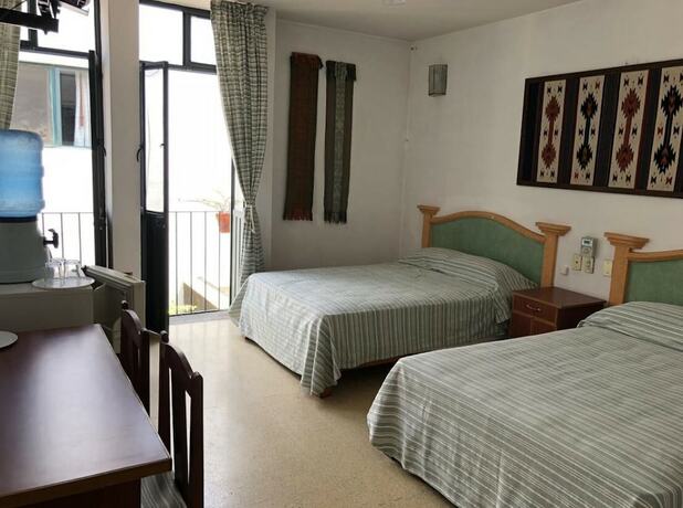 Imagen de la habitación del Hotel Meson Del Pe&ntilde;asco. Foto 25