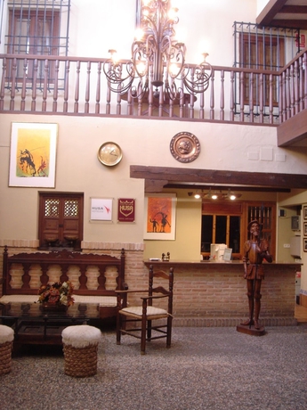 Imagen de los interiores del Hotel Meson Don Quijote. Foto 16